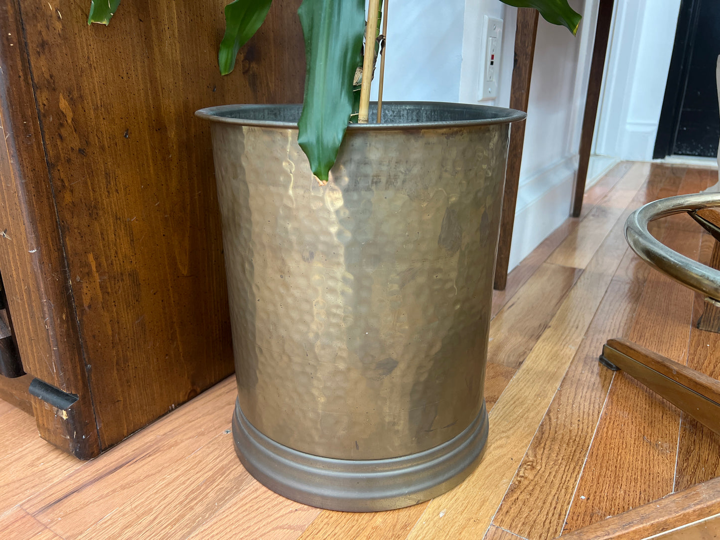 Large Hammered Brass Planter – Cylindrical Mid-Century Cachepot, 14″ × 12″