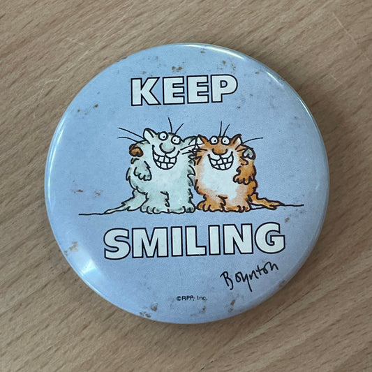 Vintage “Keep Smiling” Pinback Button – Retro Positivity Slogan Badge (1970s, 1.75”)
