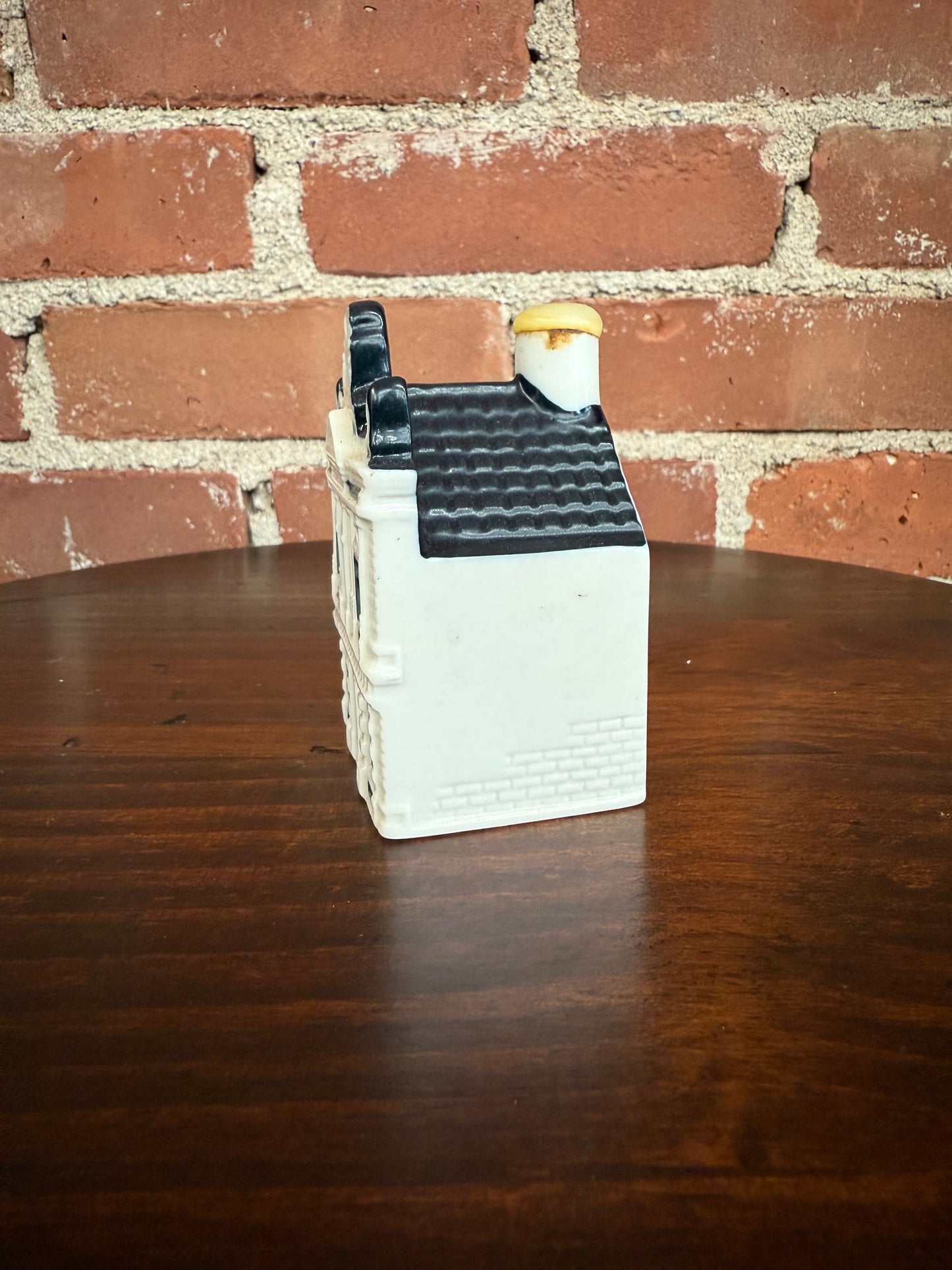 KLM Delft Blue Miniature Porcelain House – Bols Genever Collectible #86