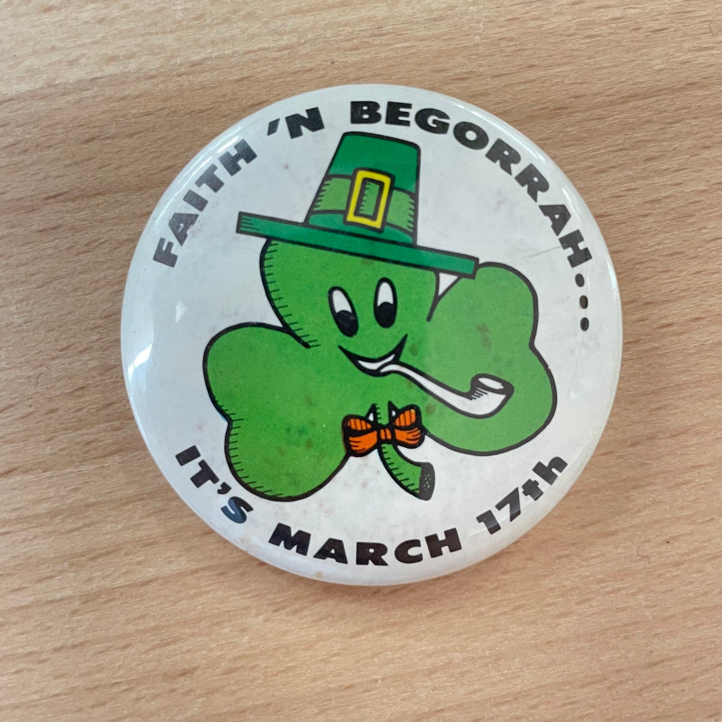 Vintage 1970s St. Patrick’s Day Shamrock Pinback Button – “Faith ’n Begorrah… It’s March 17th” – Russ Berrie – 2.25”
