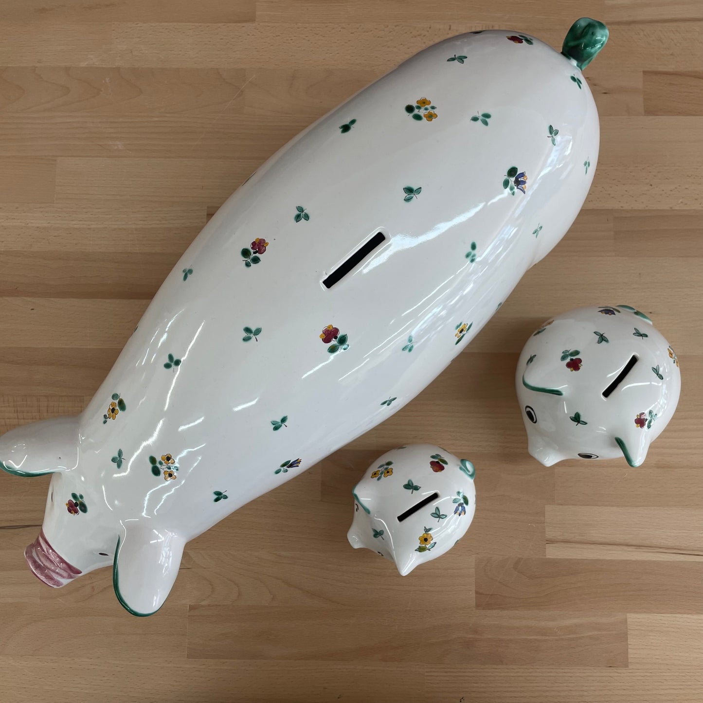 Gmundner Keramik Piggy Bank Set – “Lilly” Scattered Flowers in 3 Sizes