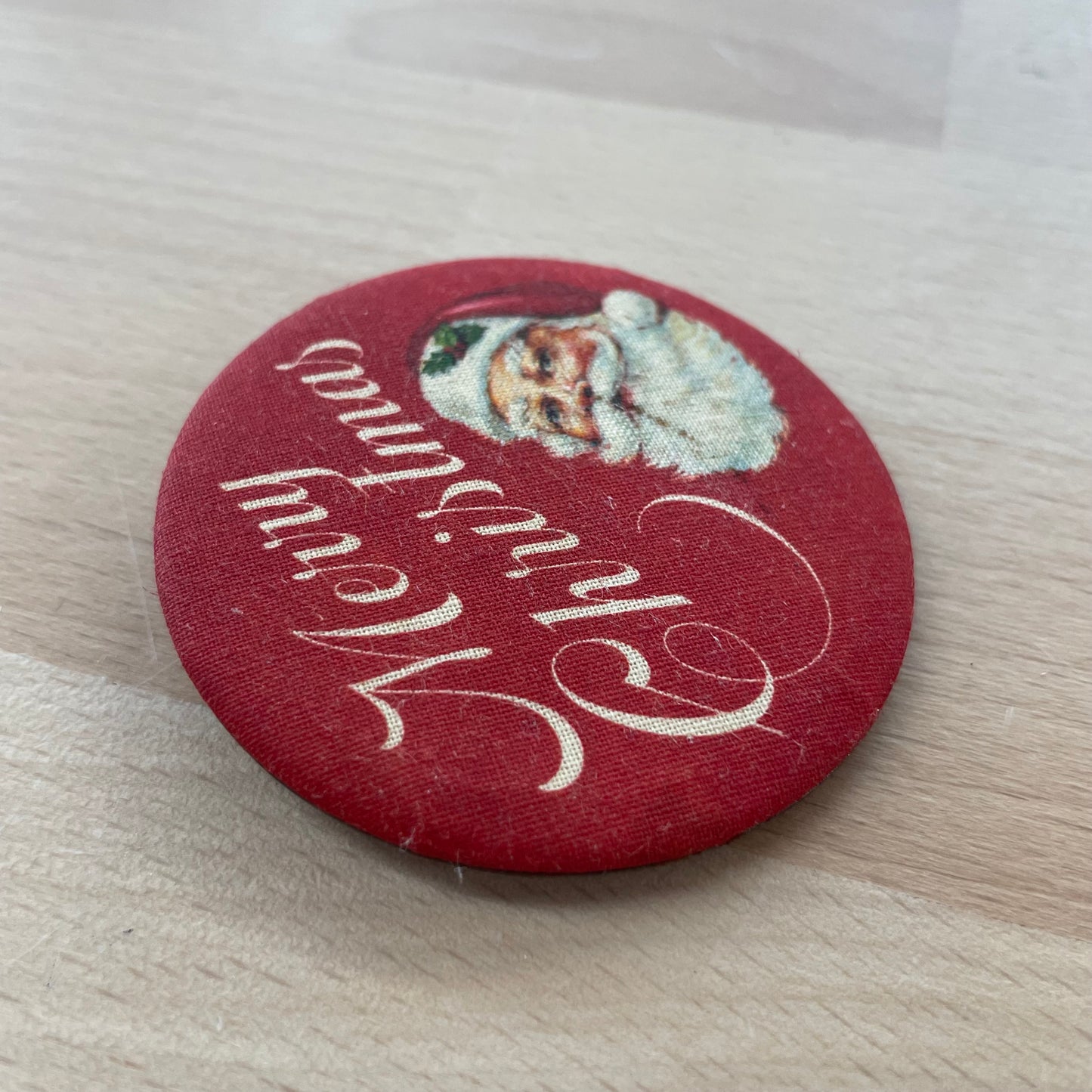 Vintage “Merry Christmas” Fabric Pin with Santa Illustration – 2.5” Round Holiday Pinback