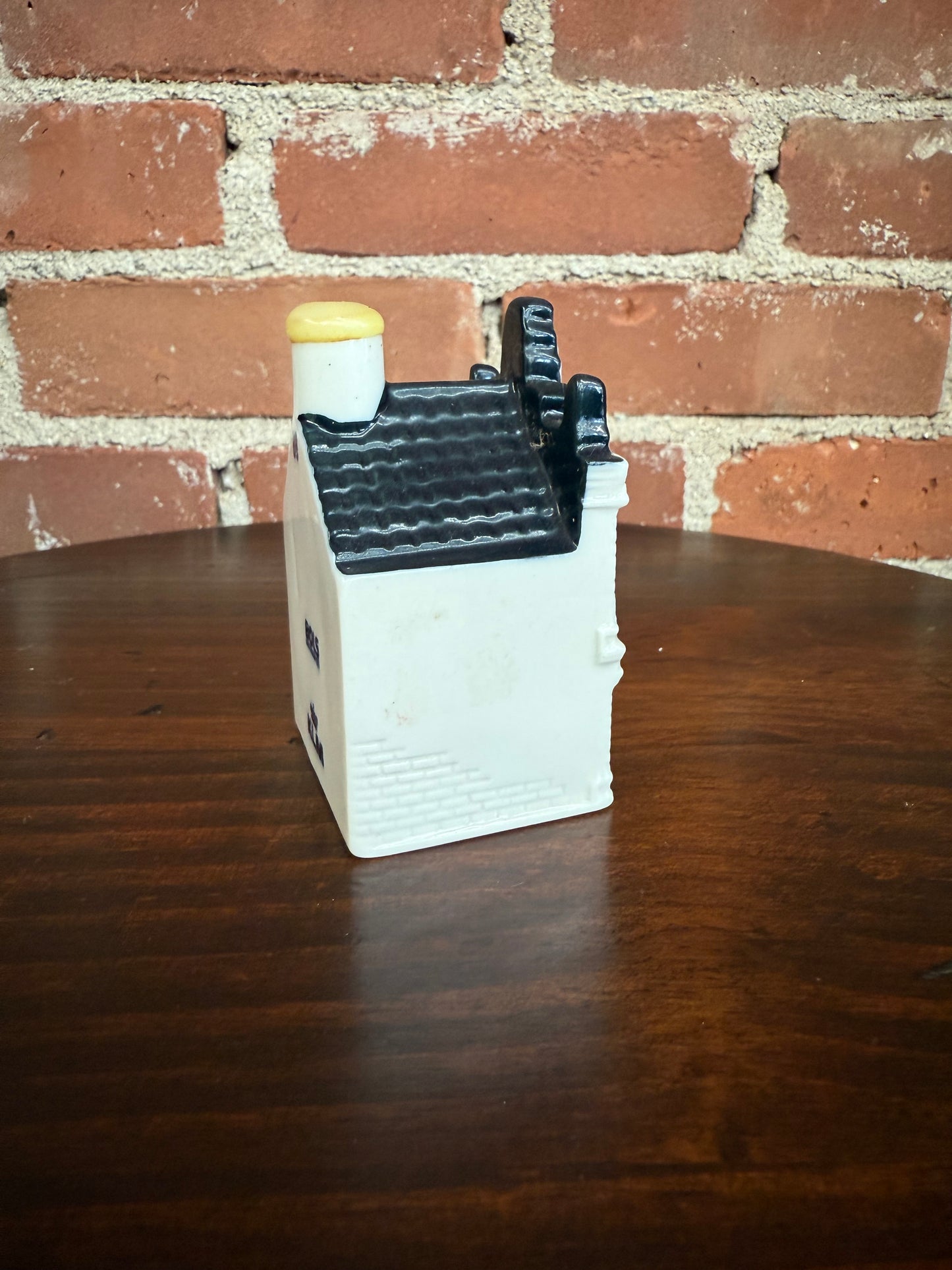 KLM Delft Blue Miniature Porcelain House – Bols Genever Collectible #86