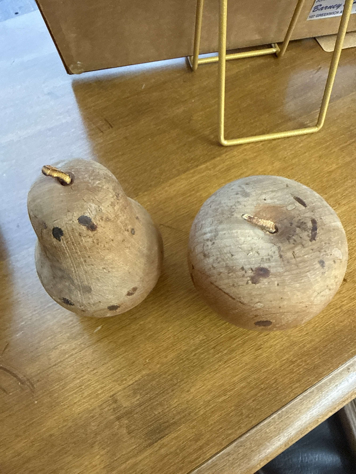 Vintage wood pear (4in)