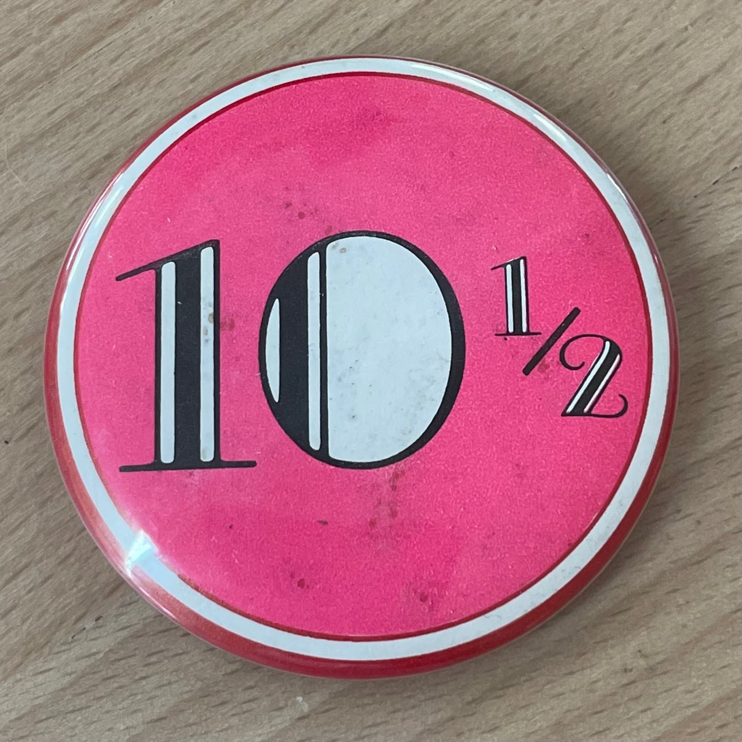 Vintage 1970s “10½” Pink Pinback Button – Retro Humor Collectible