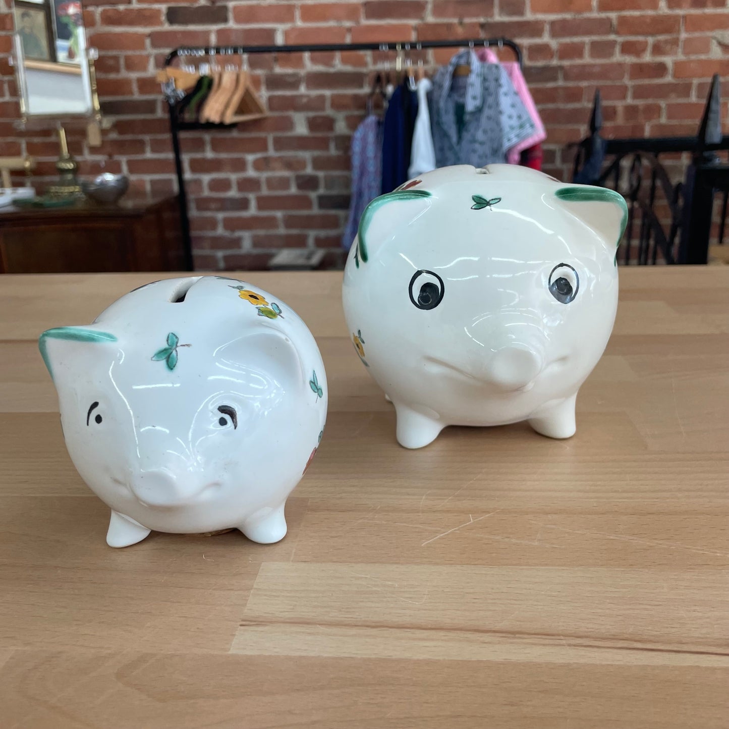 Gmundner Keramik Piggy Bank Set – “Lilly” Scattered Flowers in 3 Sizes