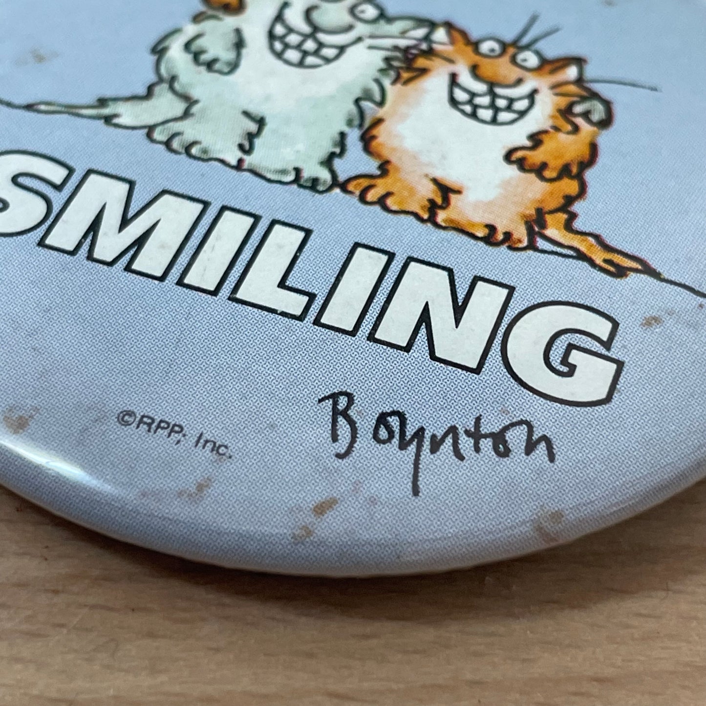 Vintage “Keep Smiling” Pinback Button – Retro Positivity Slogan Badge (1970s, 1.75”)
