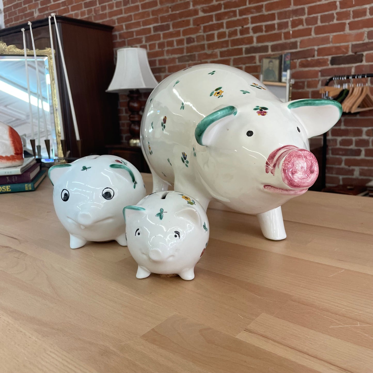 Gmundner Keramik Piggy Bank Set – “Lilly” Scattered Flowers in 3 Sizes