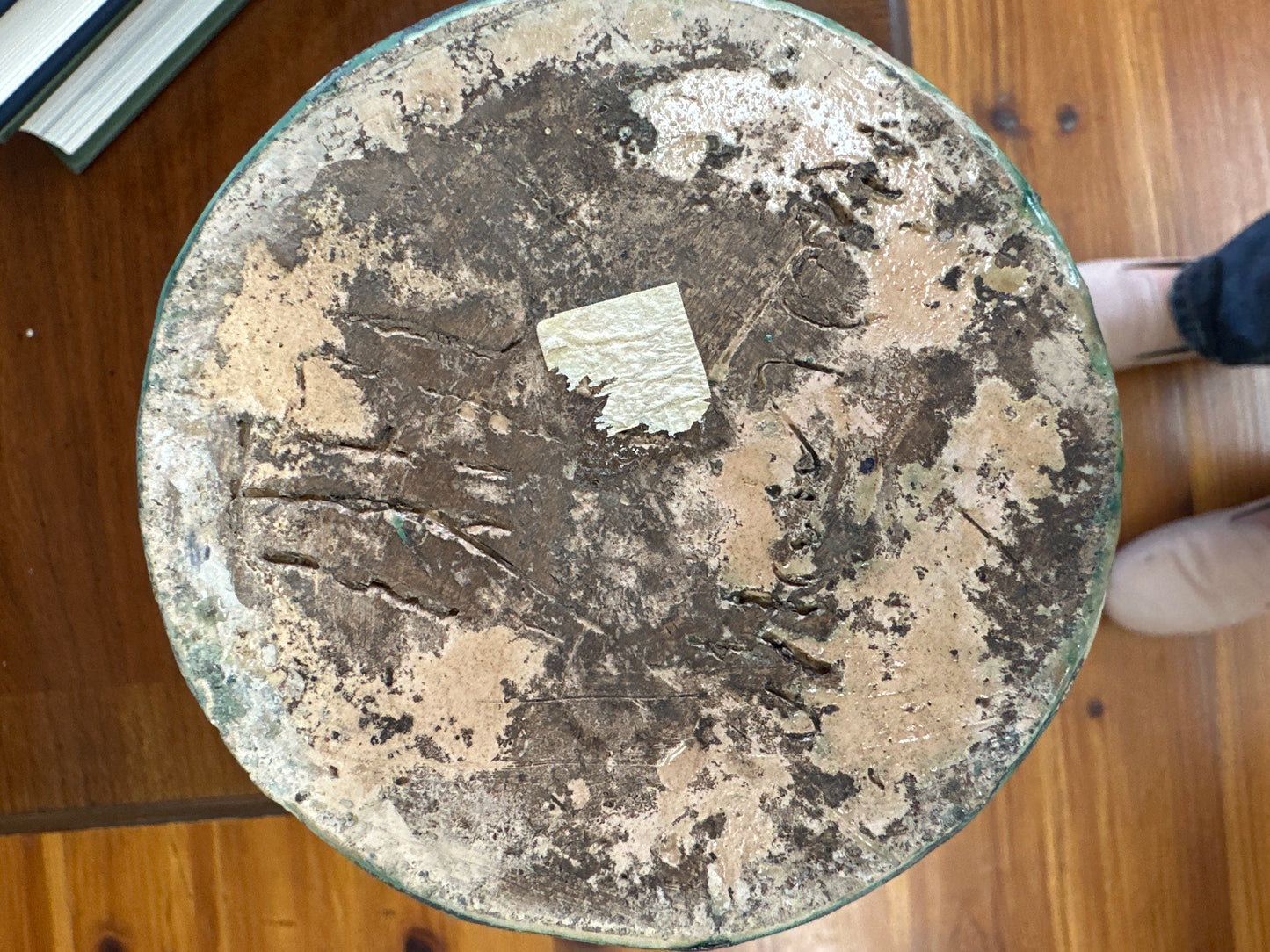 Italian Majolica Tin-Glazed Floral Vase – 9″ Hand-Painted Earthenware, Deruta-Style