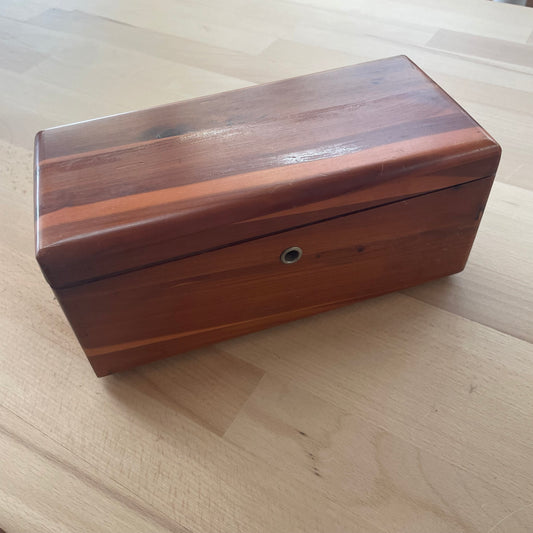 Lane Cedar Chest Mini Keepsake Box – N.R. Linden Furniture Co.