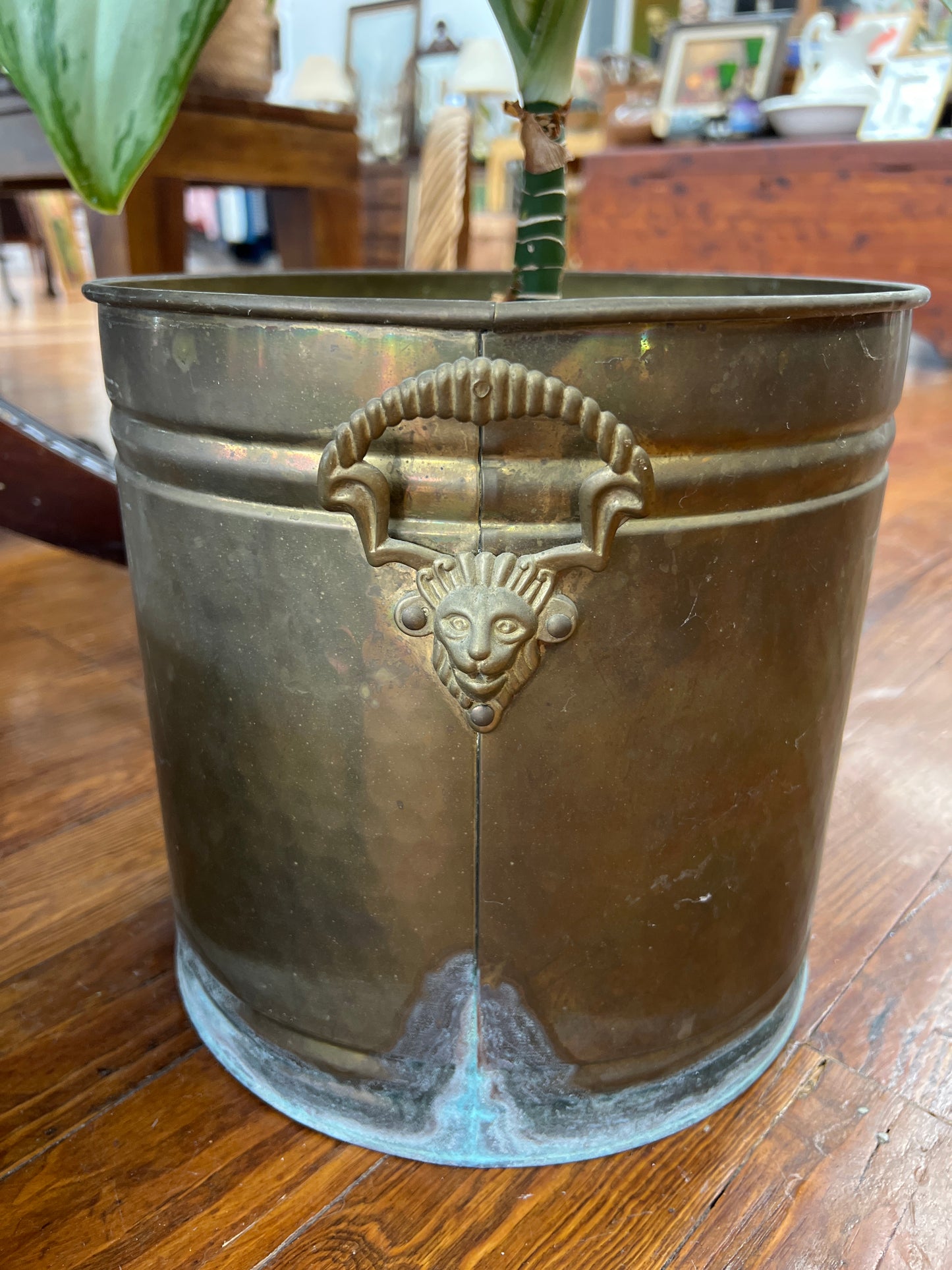 Hammered Brass Mask-Handle Planter Bucket – 10″ Round Vintage Cachepot