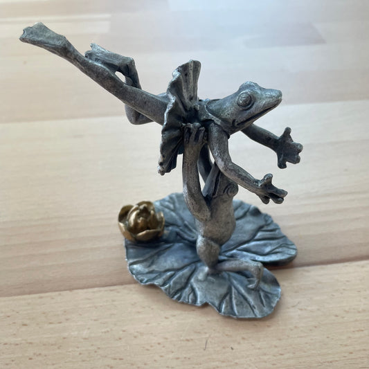 Vintage 1993 SPI Pewter Ballerina Frogs Figurine on Lily Pad with Golden Flower – Collectible Frog Ballet Statue