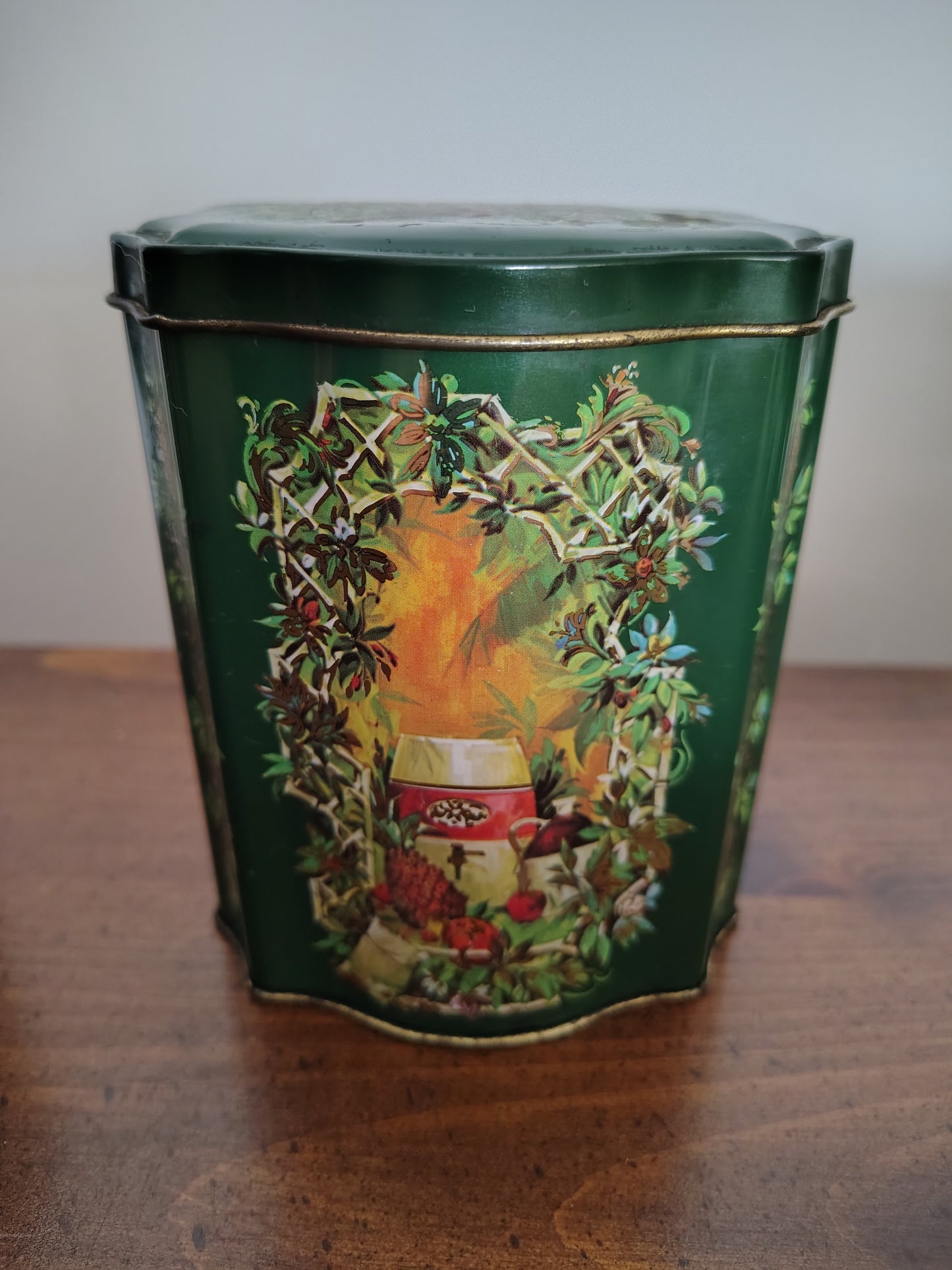 Set of 4 Vintage 1981 Avon “Fruit Garden” Christmas Tins – Green & Gold Holiday Storage Containers, Made in England