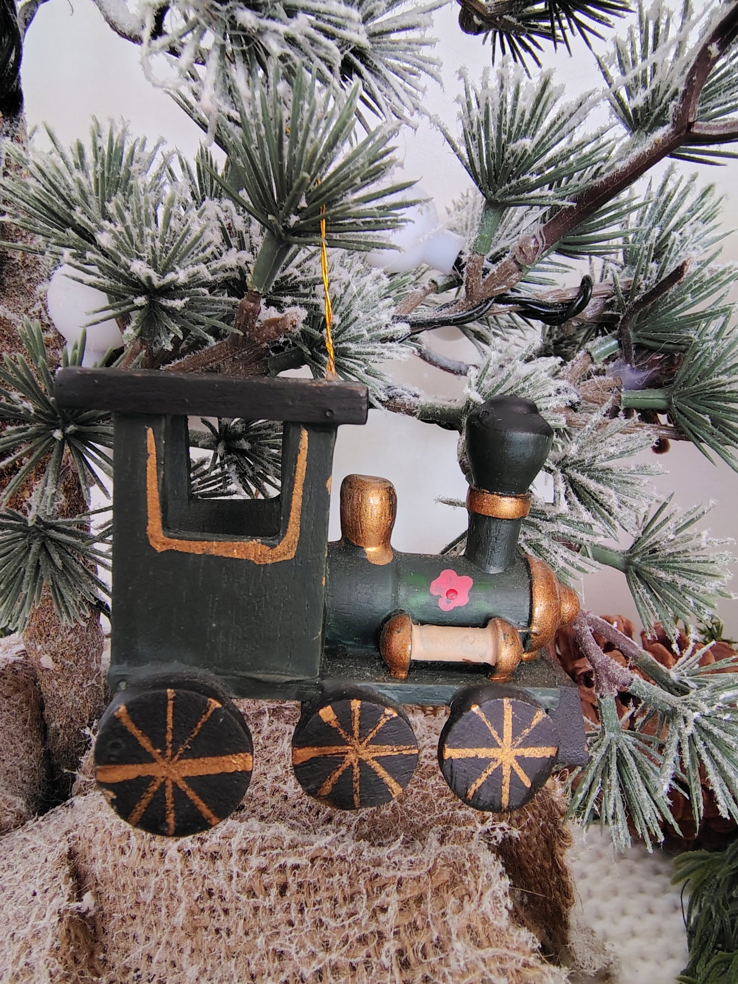 Vintage Hand-Painted Wood Christmas Train Ornament – Green & Gold Locomotive