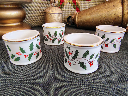 Vintage Porcelain Christmas Holly Napkin Rings – Set of 4 with Gold Trim, 1980s Holiday Table Décor