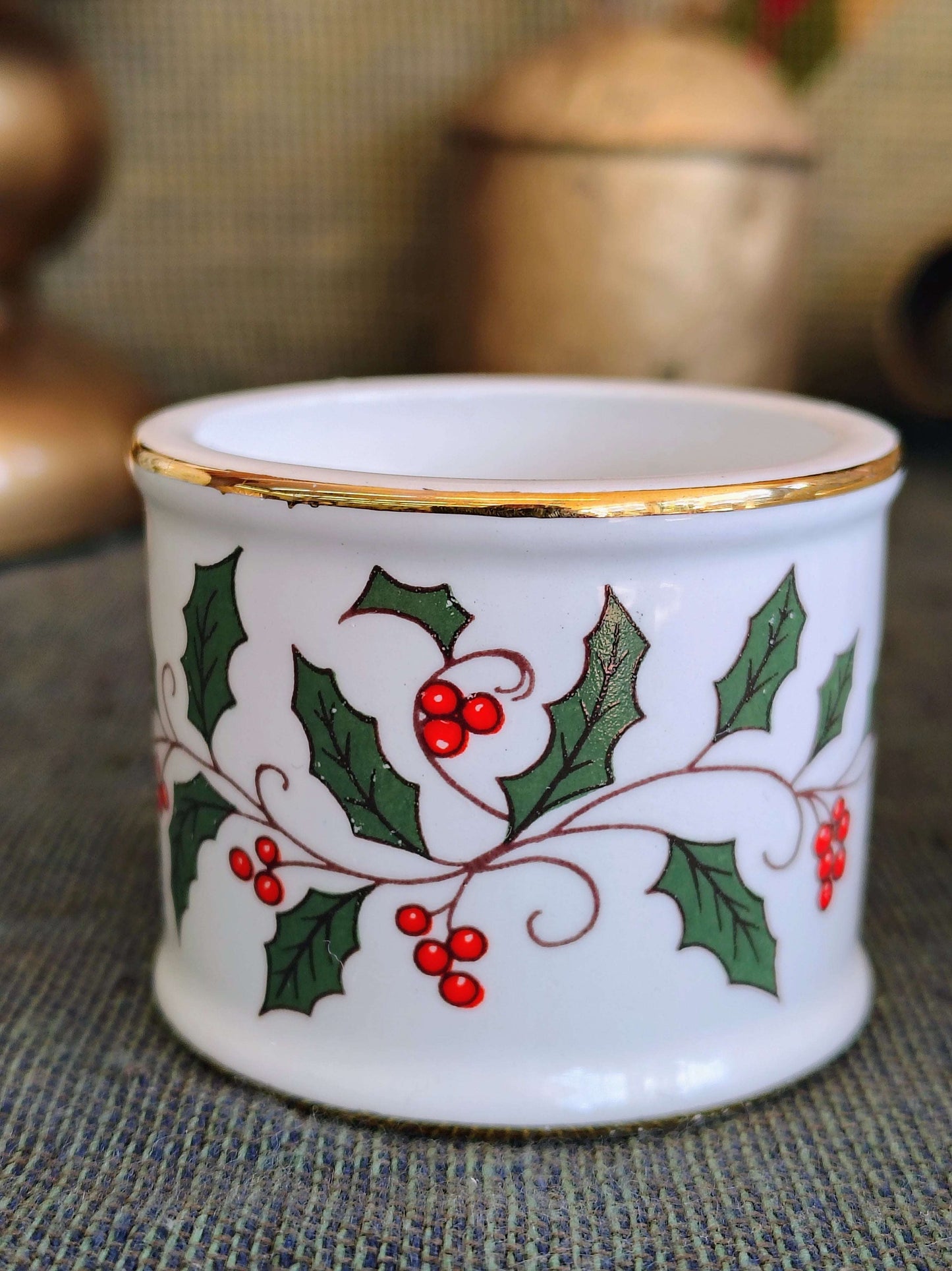 Vintage Porcelain Christmas Holly Napkin Rings – Set of 4 with Gold Trim, 1980s Holiday Table Décor – photo 5 of 5