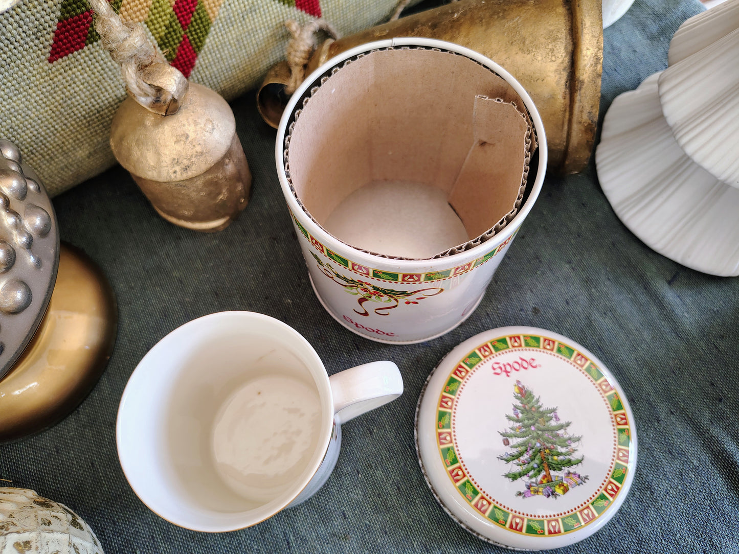 Spode Christmas Tree Sentiment Mug in Holiday Gift Tin (Since 1938 Design)