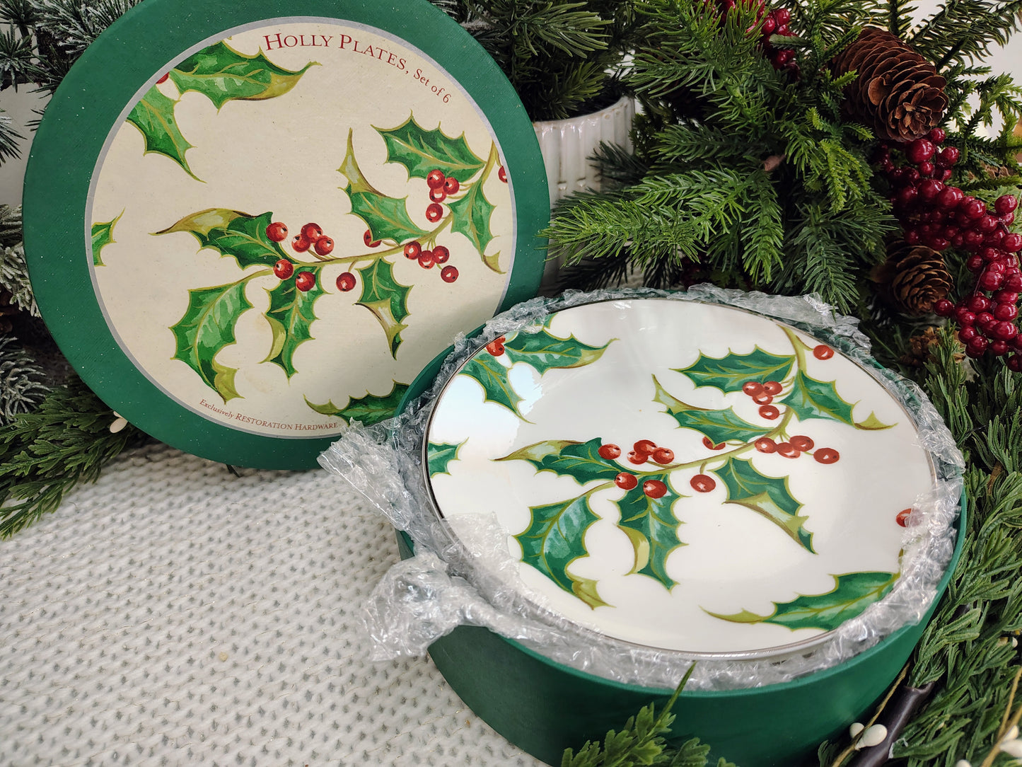 Restoration Hardware “Holly” Plates – Set of 6 in Original Box (Christmas 2001)