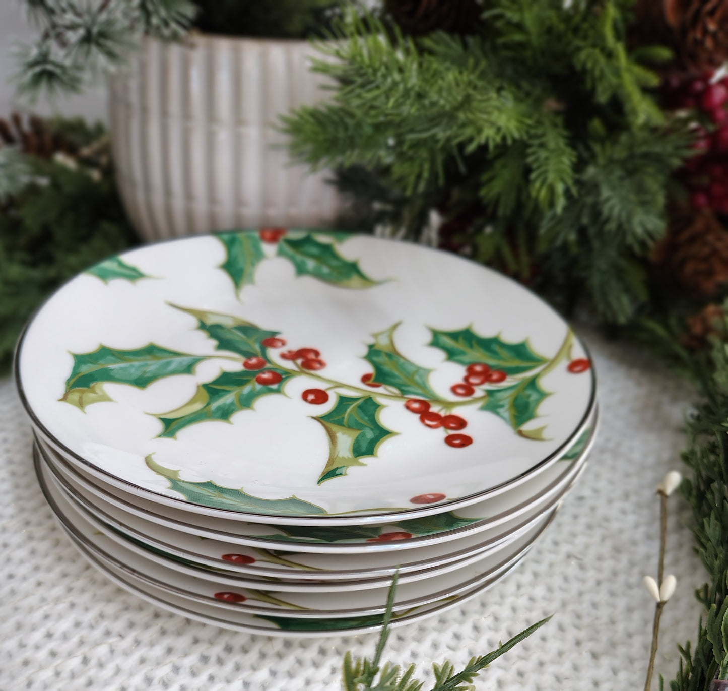 Restoration Hardware “Holly” Plates – Set of 6 in Original Box (Christmas 2001)