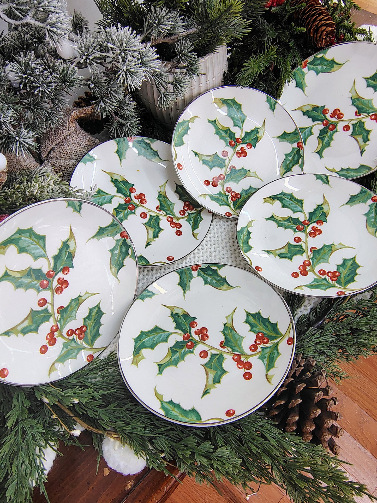 Restoration Hardware “Holly” Plates – Set of 6 in Original Box (Christmas 2001)