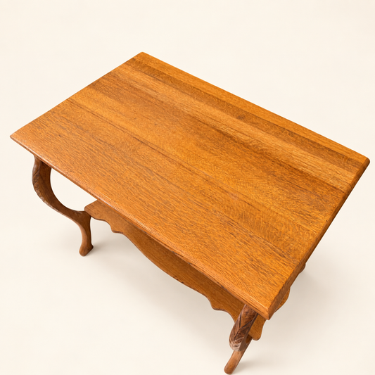 Quartersawn oak table top showing tiger-stripe figure