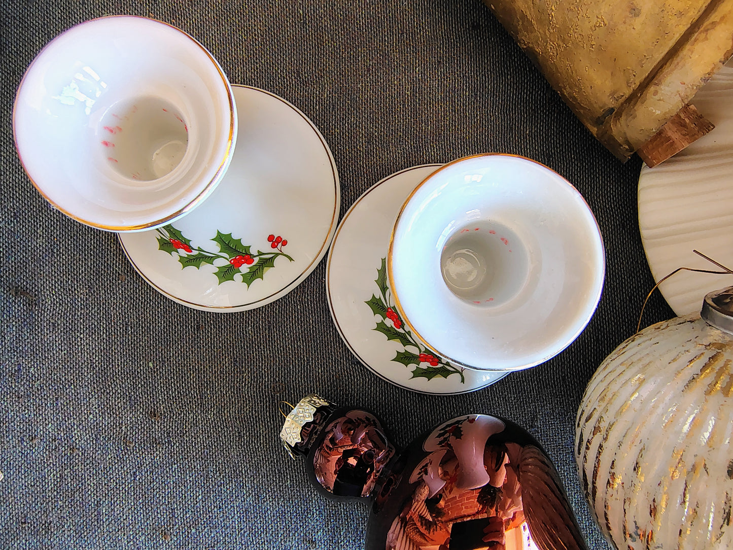 Vintage 1980s Christmas Holly Porcelain Candlestick Holders – Made in Japan, Set of 2