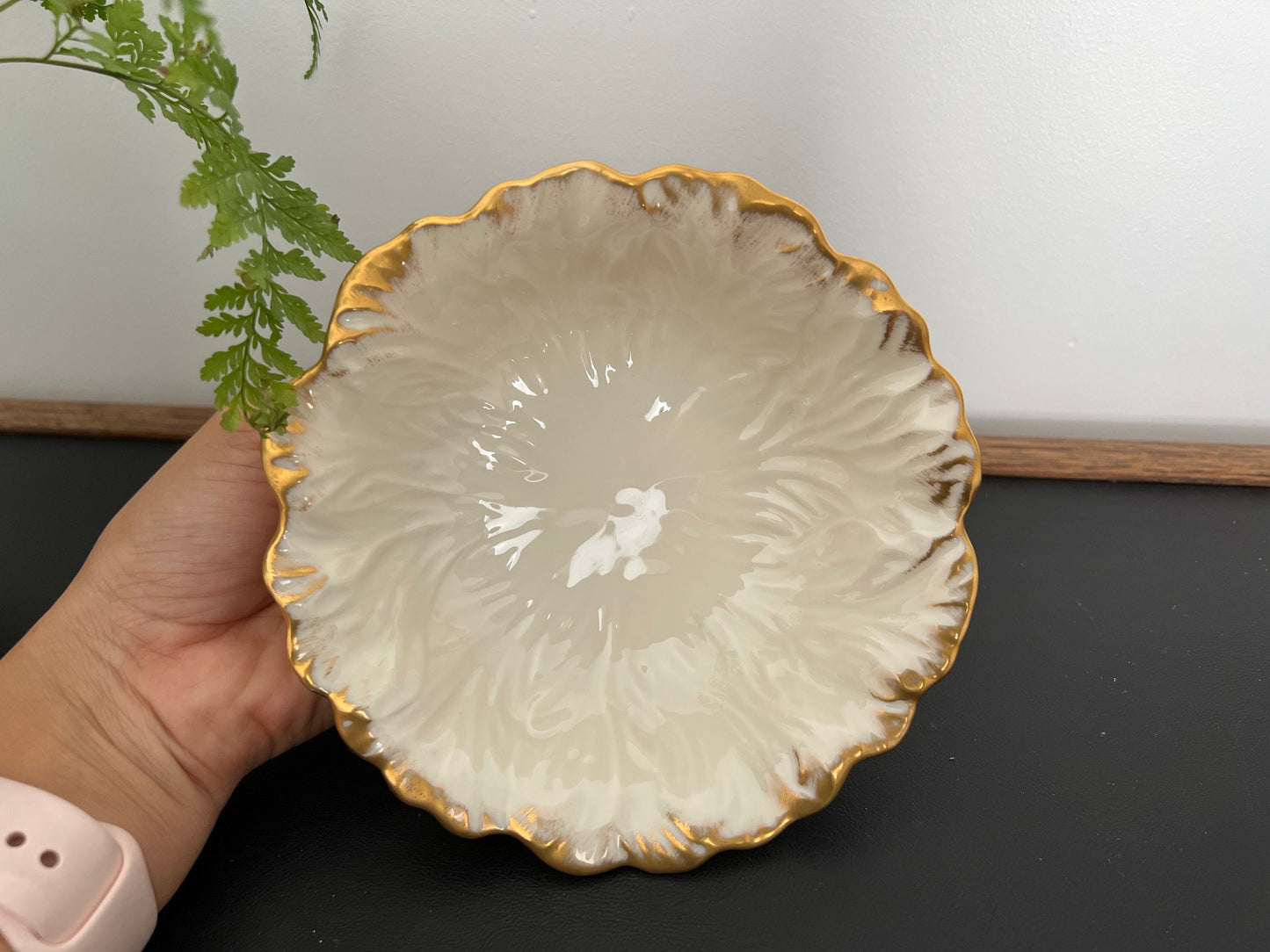 LENOX: Vintage Round Small Dish with Gold Detailing, Flower Petal Design
