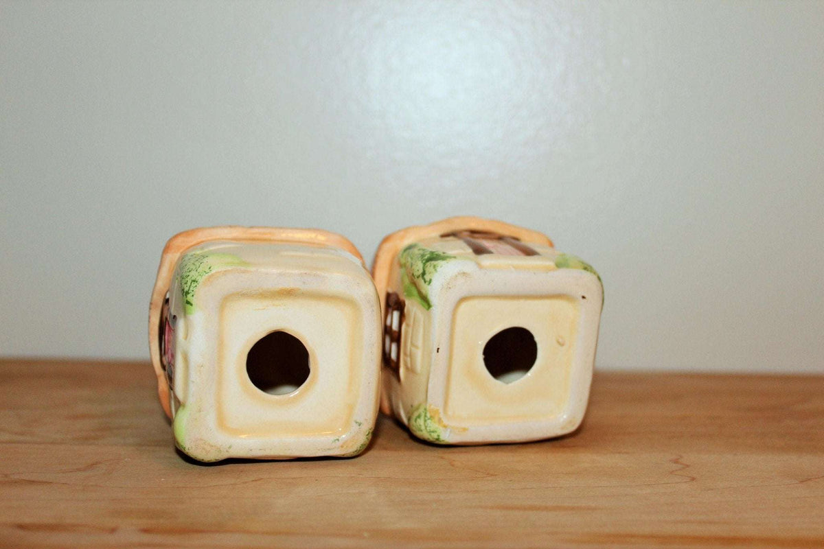 Vintage ceramic cottage salt and pepper shakers with peach thatched roofs, photo 6 of 10