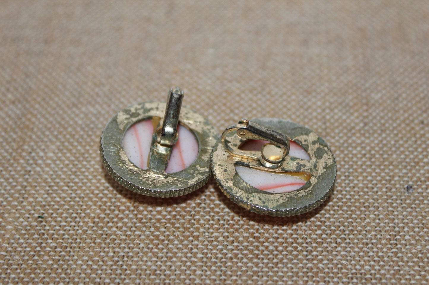 Vintage Gold Tone Frame Marble Pink & White Round Clip On Earrings - Loom Vintage