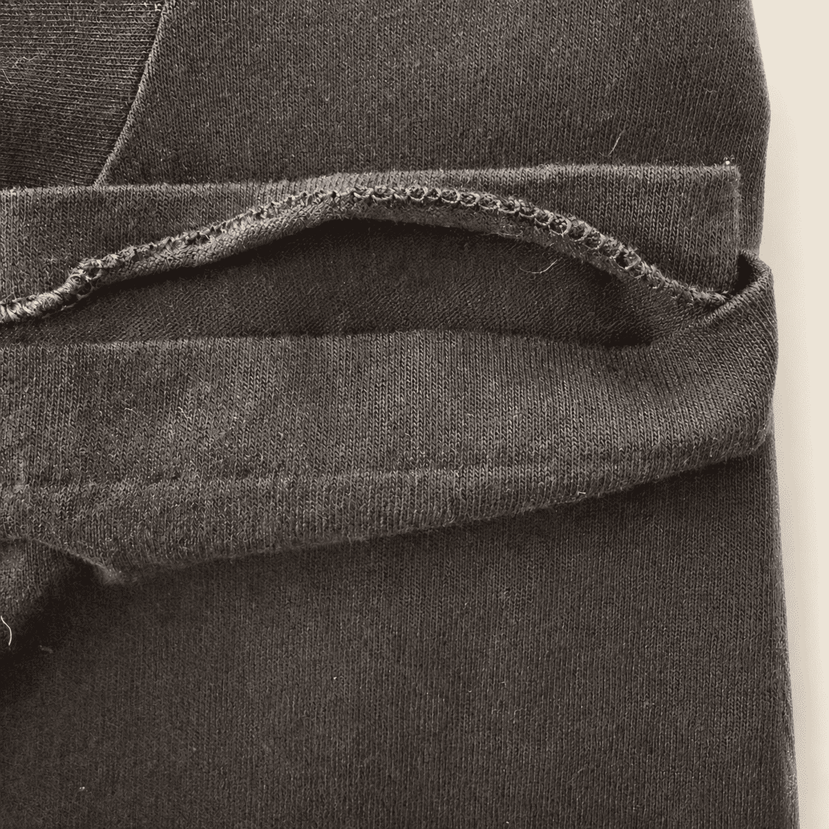 Close-up of small loose bottom hem seam on vintage 1996 Neil Diamond tour tee, disclosed flaw
