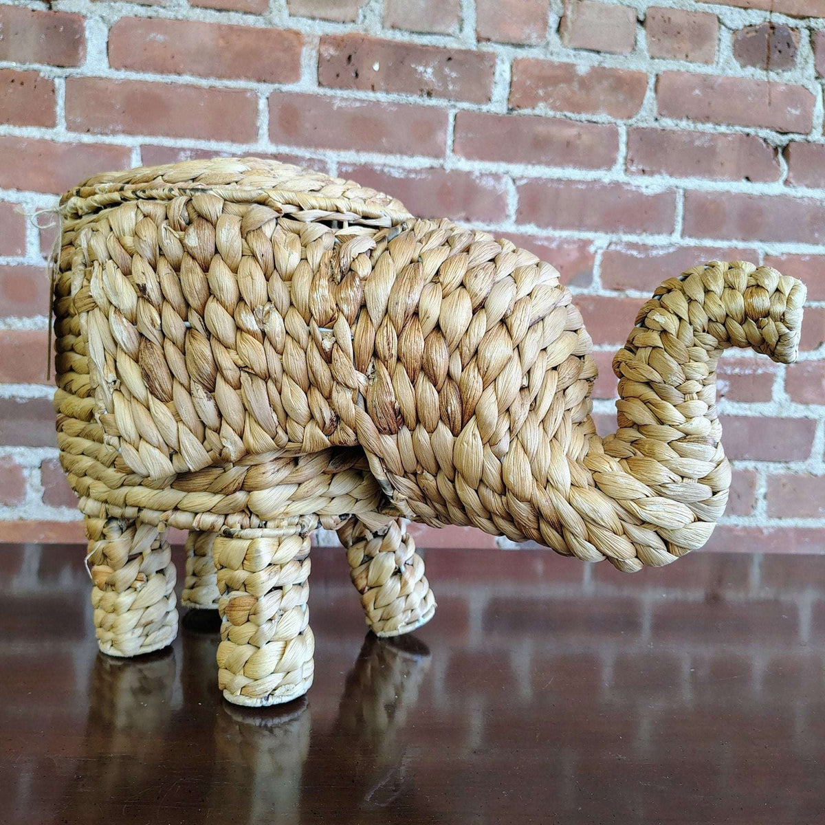 Vintage woven water hyacinth elephant basket with lid and raised trunk, photo 8 of 10
