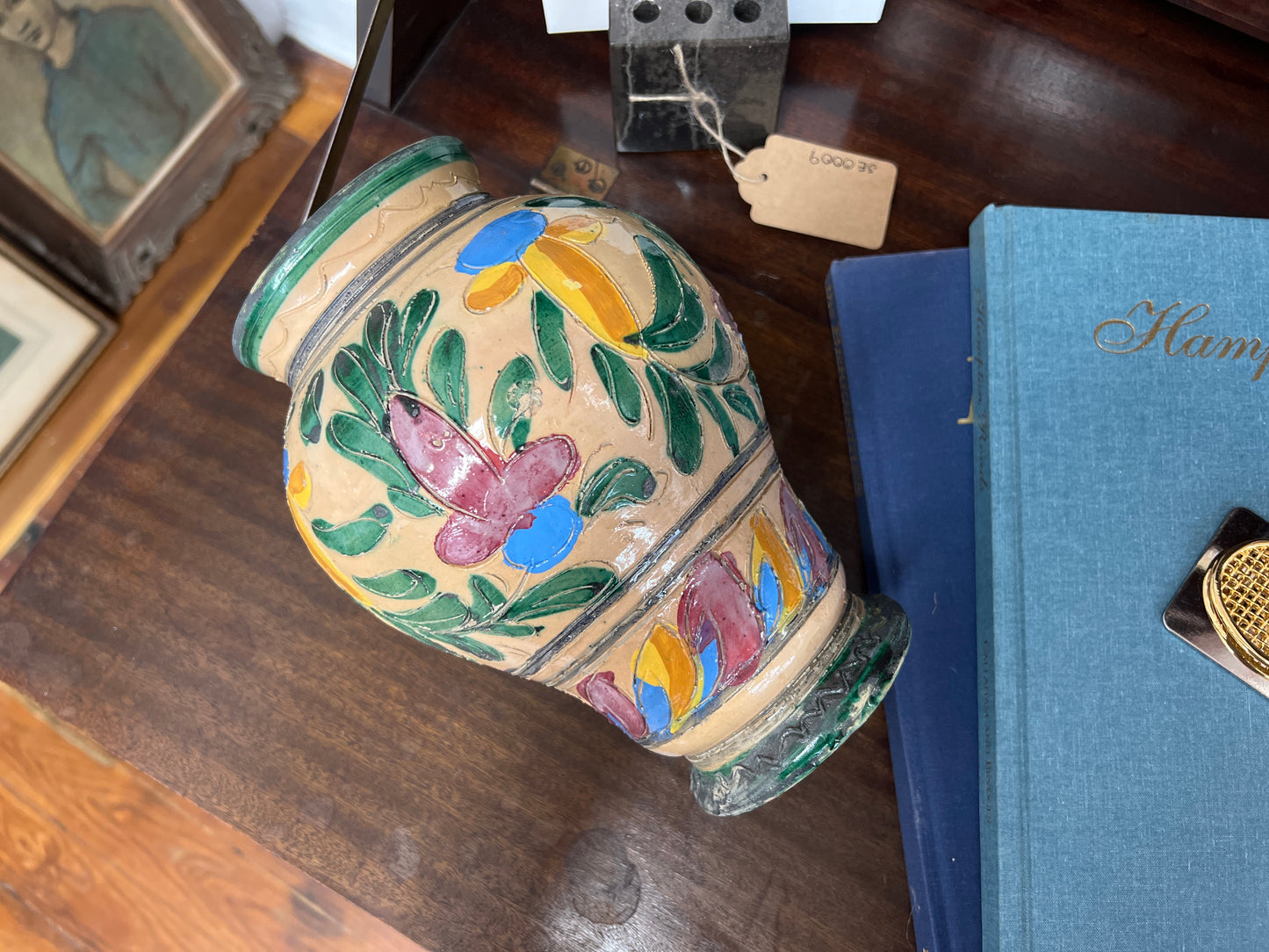 Italian Majolica Tin-Glazed Floral Vase – 9″ Hand-Painted Earthenware, Deruta-Style