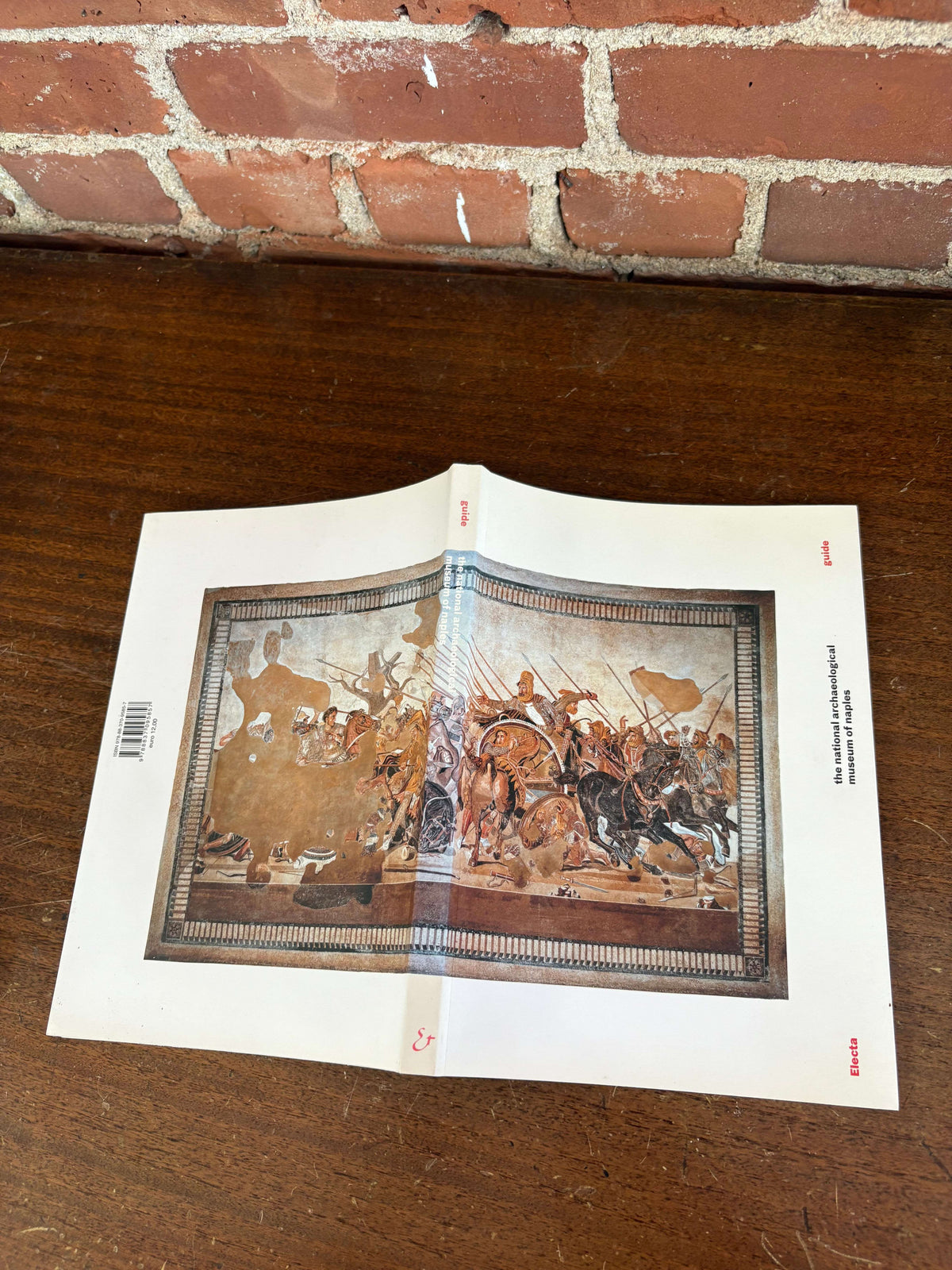 Cover of The National Archaeological Museum of Naples, showing the Roman Alexander Mosaic from Pompeii
