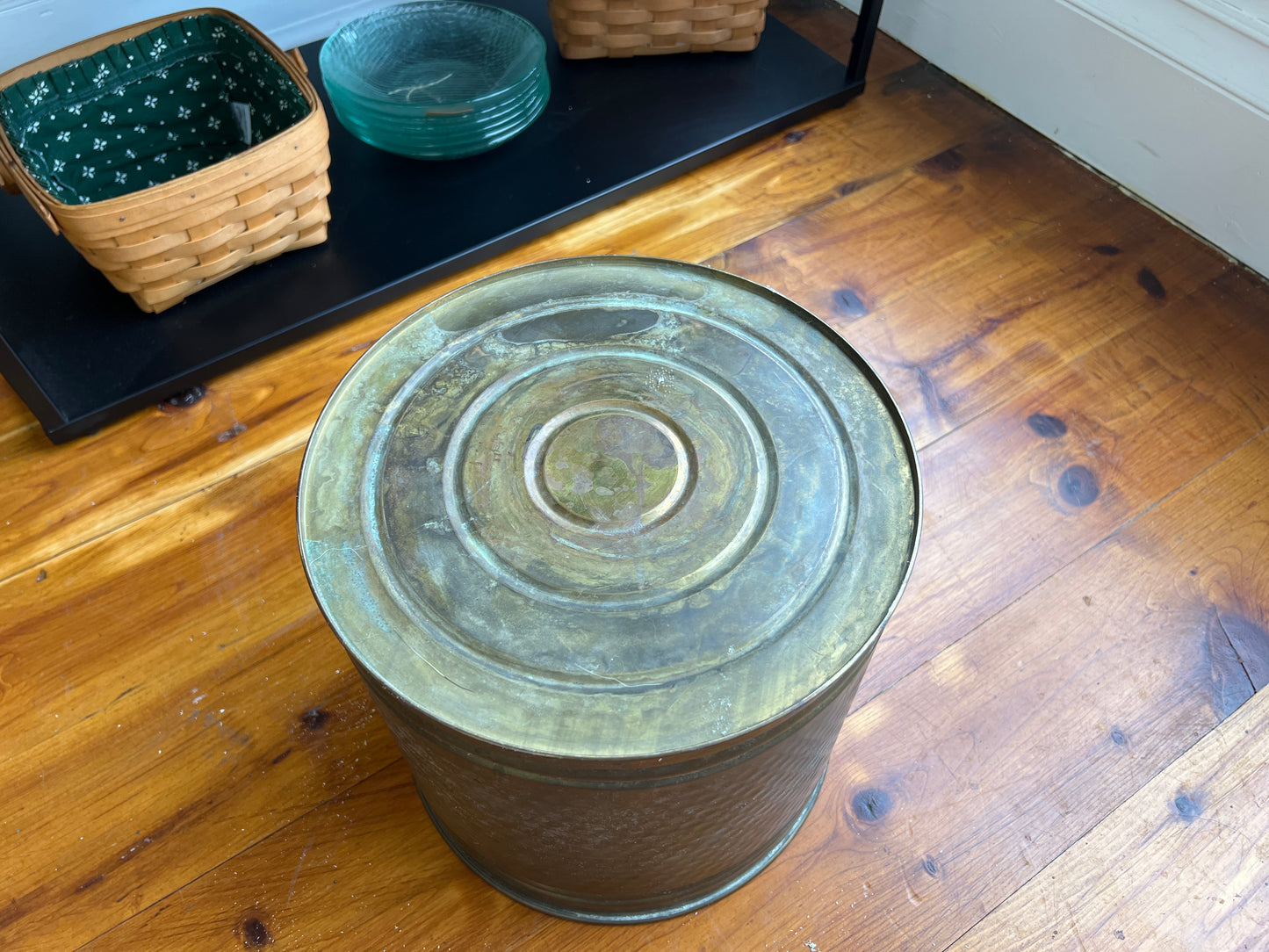 Vintage Hammered Brass Planter – Crown Jewel Round Cachepot, 10.5″ × 10″