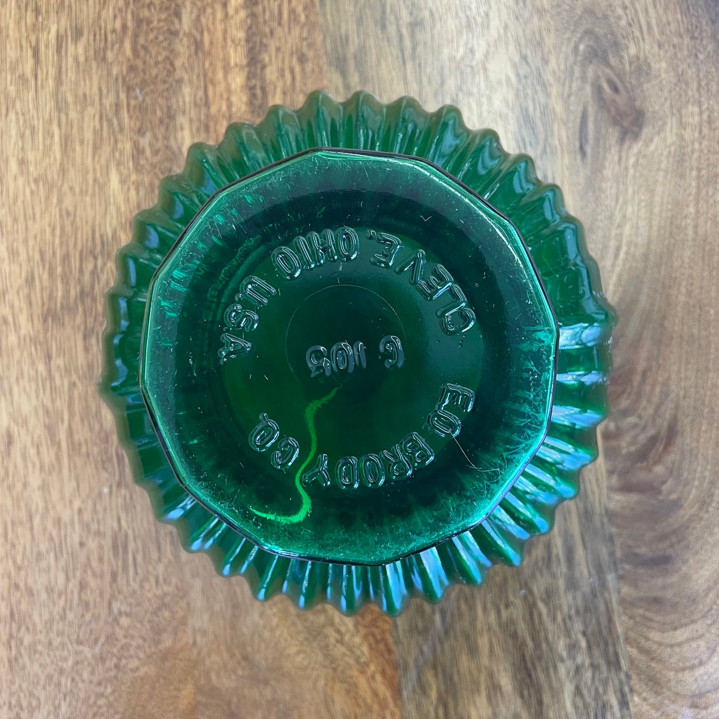 E.O. Brody G105 Emerald Green Ribbed Glass Pedestal Vase, Mid-Century
