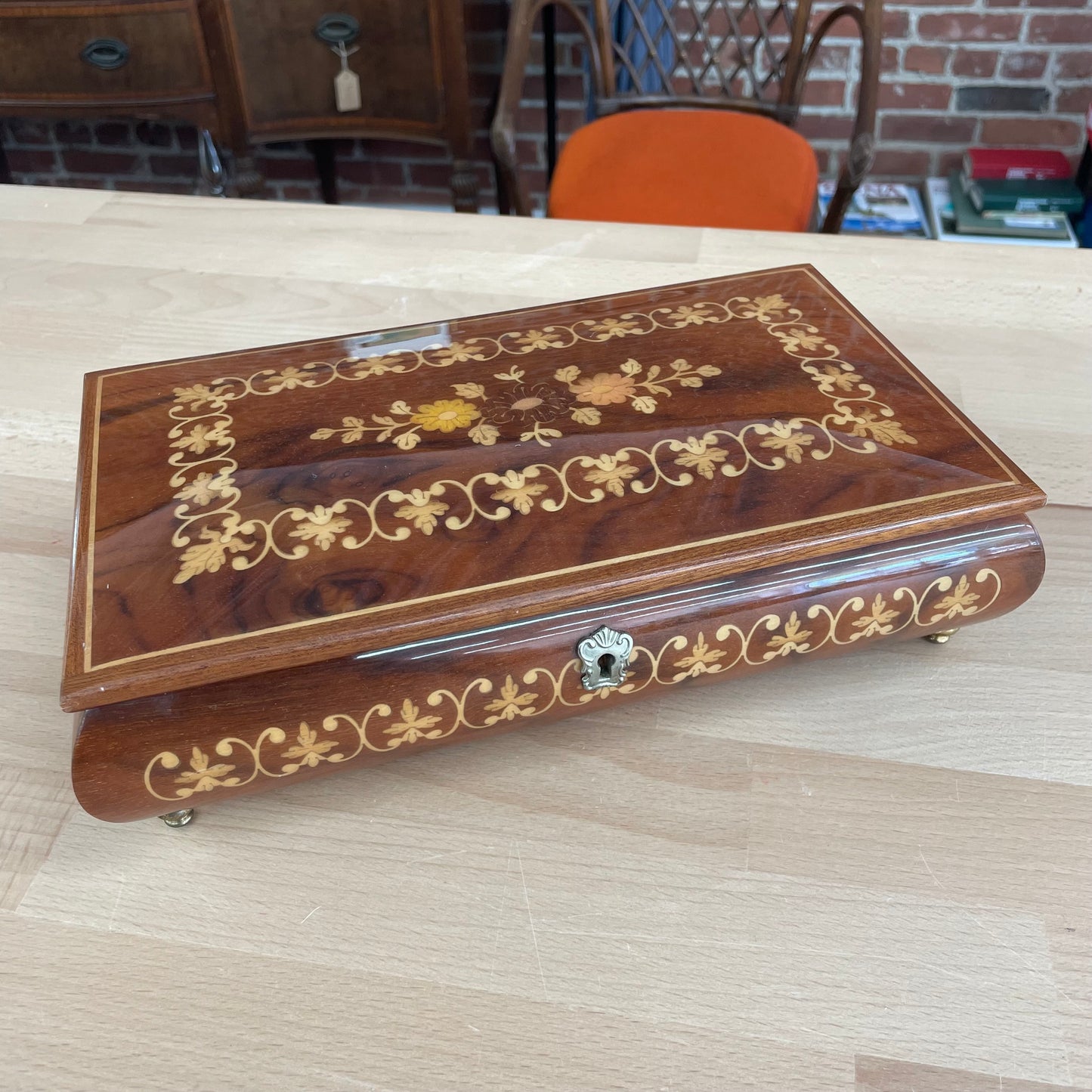 Reuge Inlaid Floral Music Box from Sorrento, Italy (Plays Music)