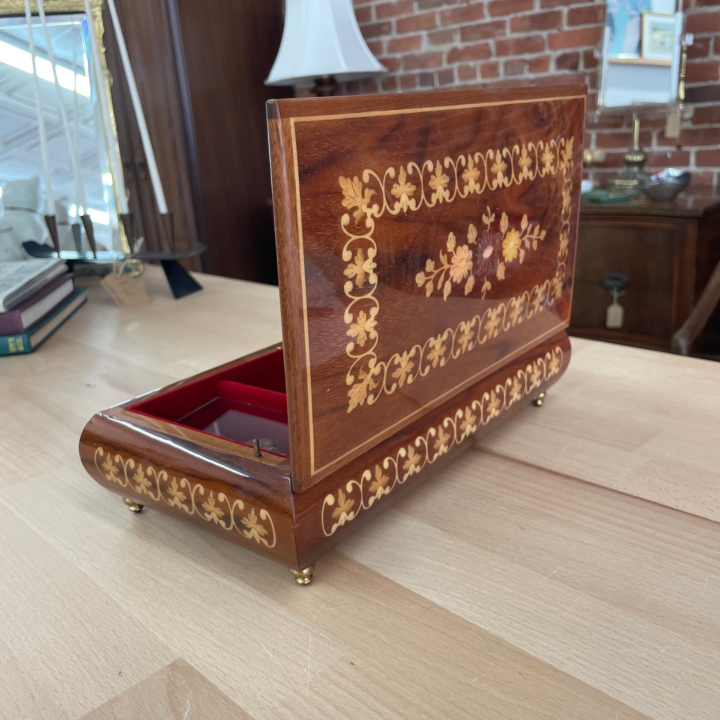 Reuge Inlaid Floral Music Box from Sorrento, Italy (Plays Music)