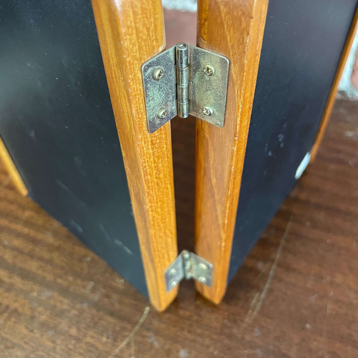Hinged double wood picture frame — close-up of the center hinge