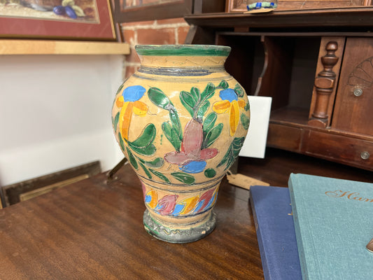 Italian Majolica Tin-Glazed Floral Vase – 9″ Hand-Painted Earthenware, Deruta-Style