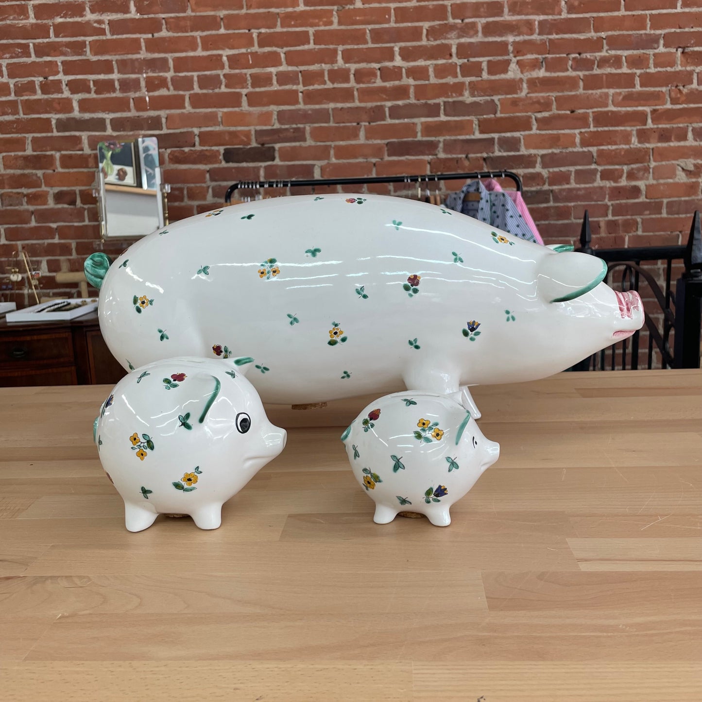 Gmundner Keramik Piggy Bank Set – “Lilly” Scattered Flowers in 3 Sizes