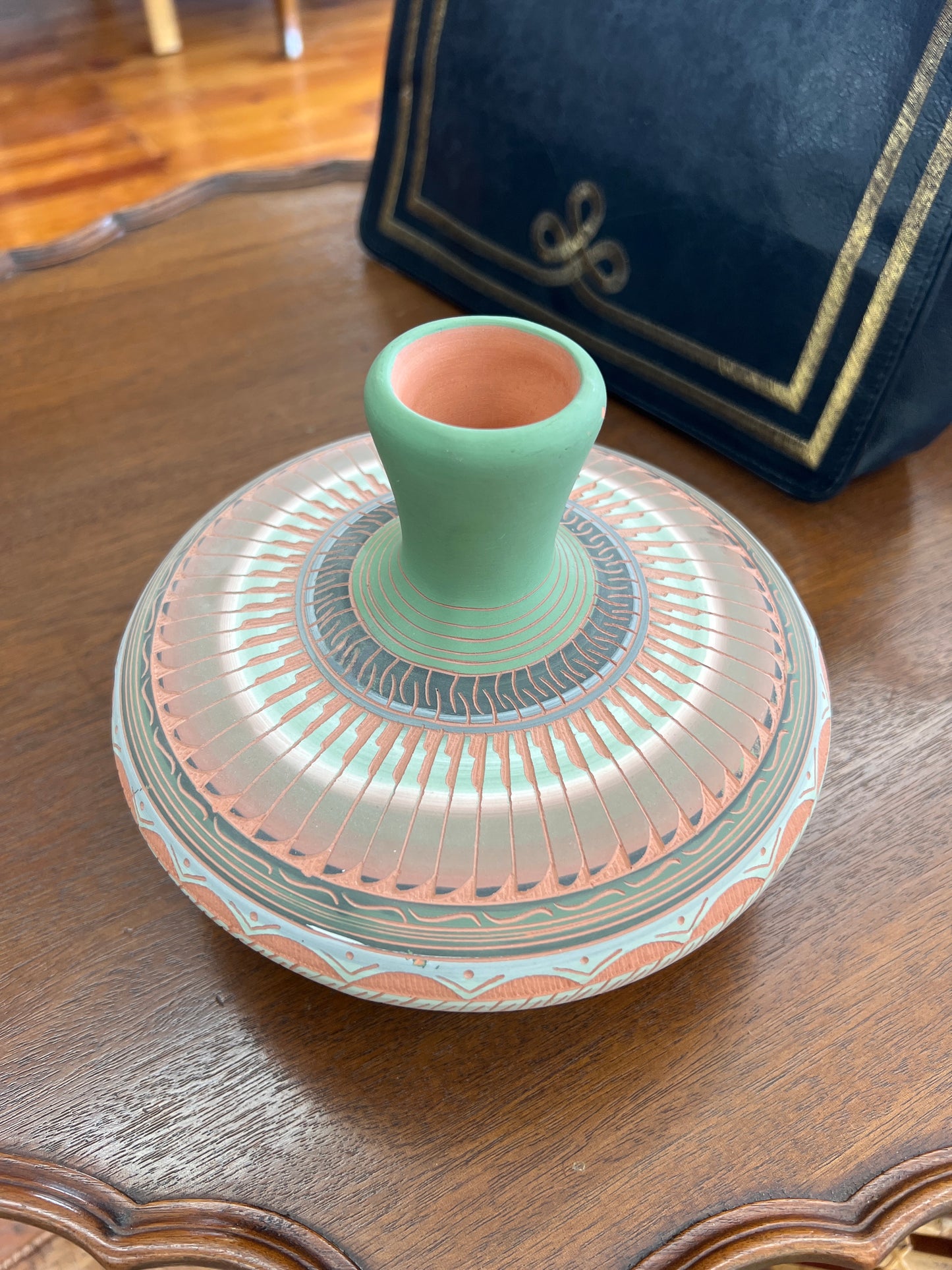 Whitegoat & Shipley Navajo Pottery Vessel – Hand-Etched Native American Art