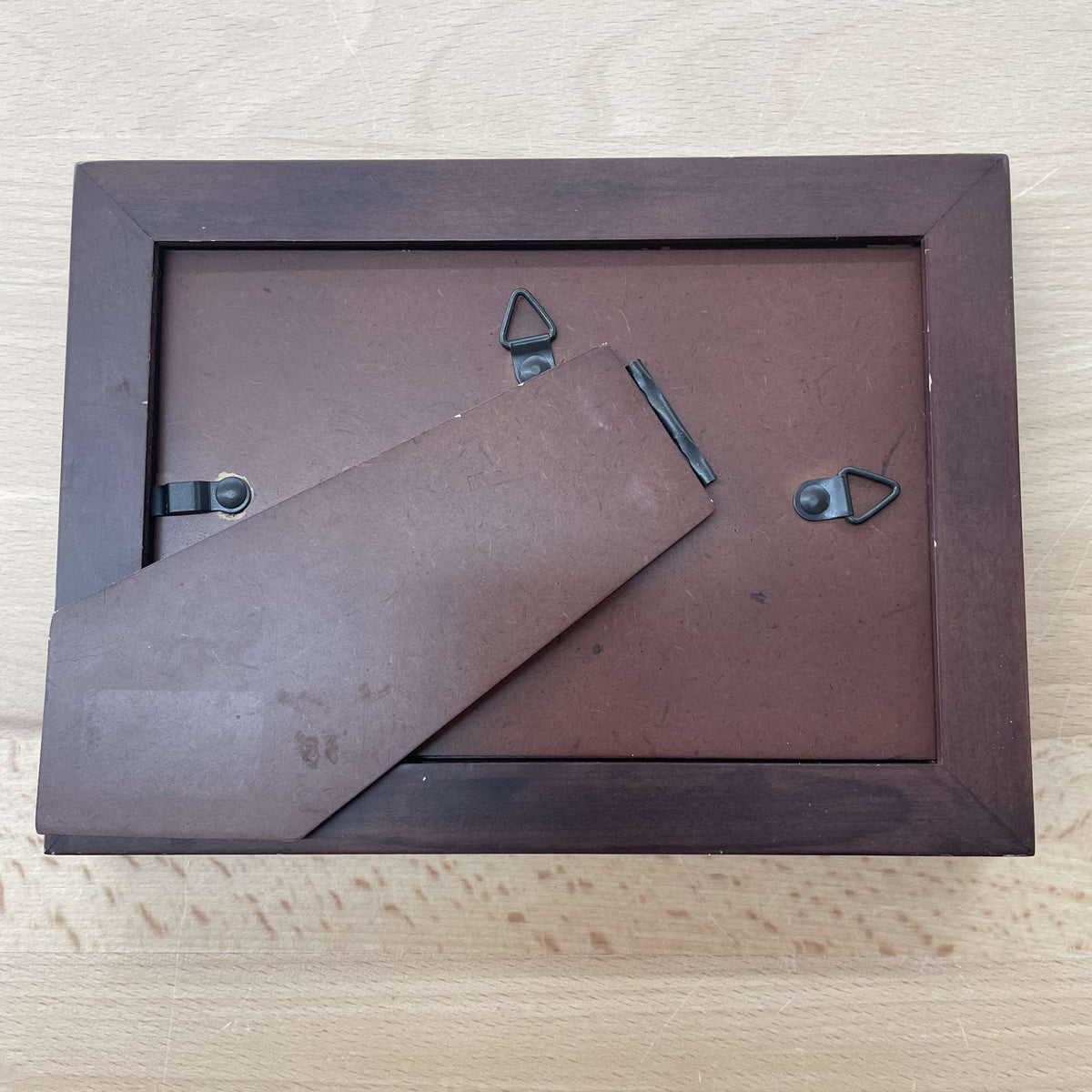 Newport canvas frame back with easel and clips