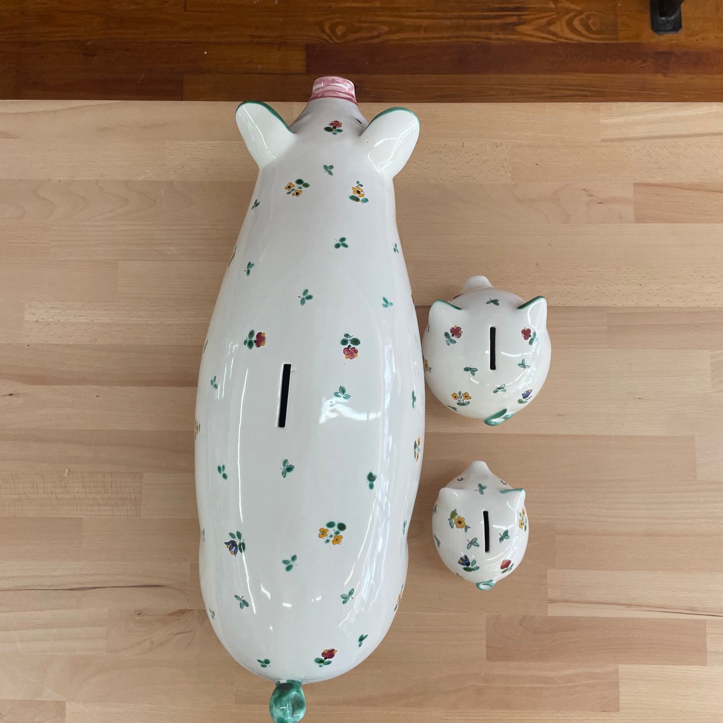 Gmundner Keramik Piggy Bank Set – “Lilly” Scattered Flowers in 3 Sizes