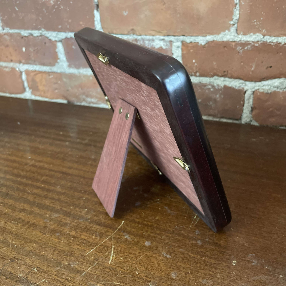 Three-opening wood frame side view with easel