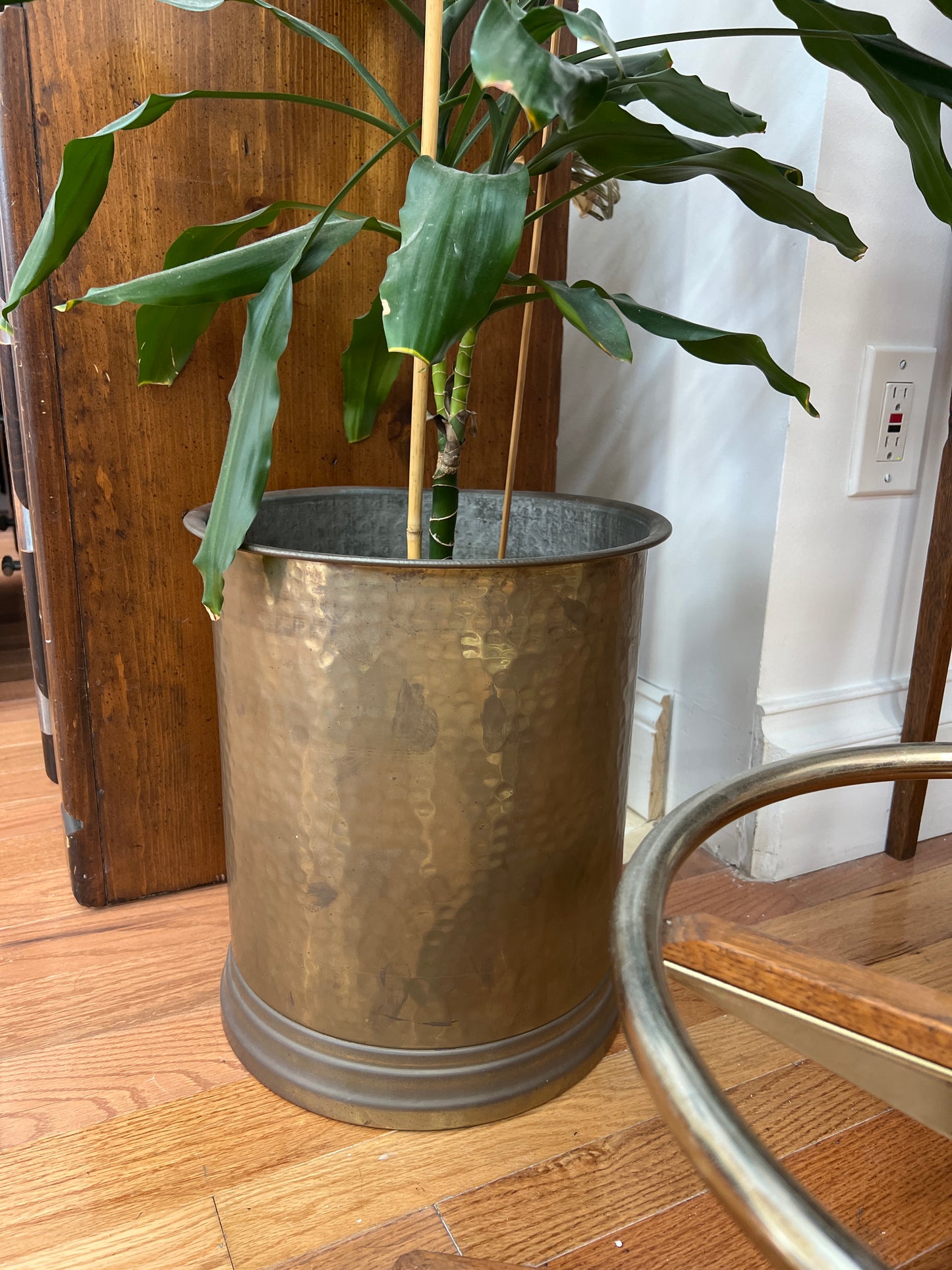 Large Hammered Brass Planter – Cylindrical Mid-Century Cachepot, 14″ × 12″