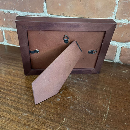 Newport canvas frame back showing easel stand