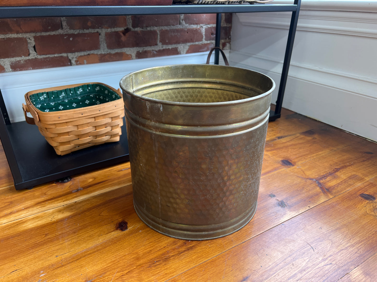 Vintage Hammered Brass Planter – Crown Jewel Round Cachepot, 10.5″ × 10″