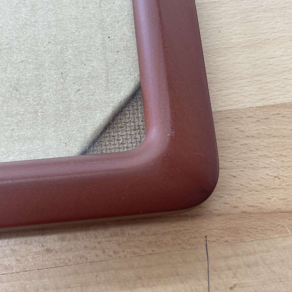 Maroon rounded-edge frame corner detail