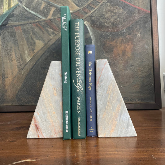 Cottage Retreats by Lisa Jill Schlang – Country Cottage Style Decor Book