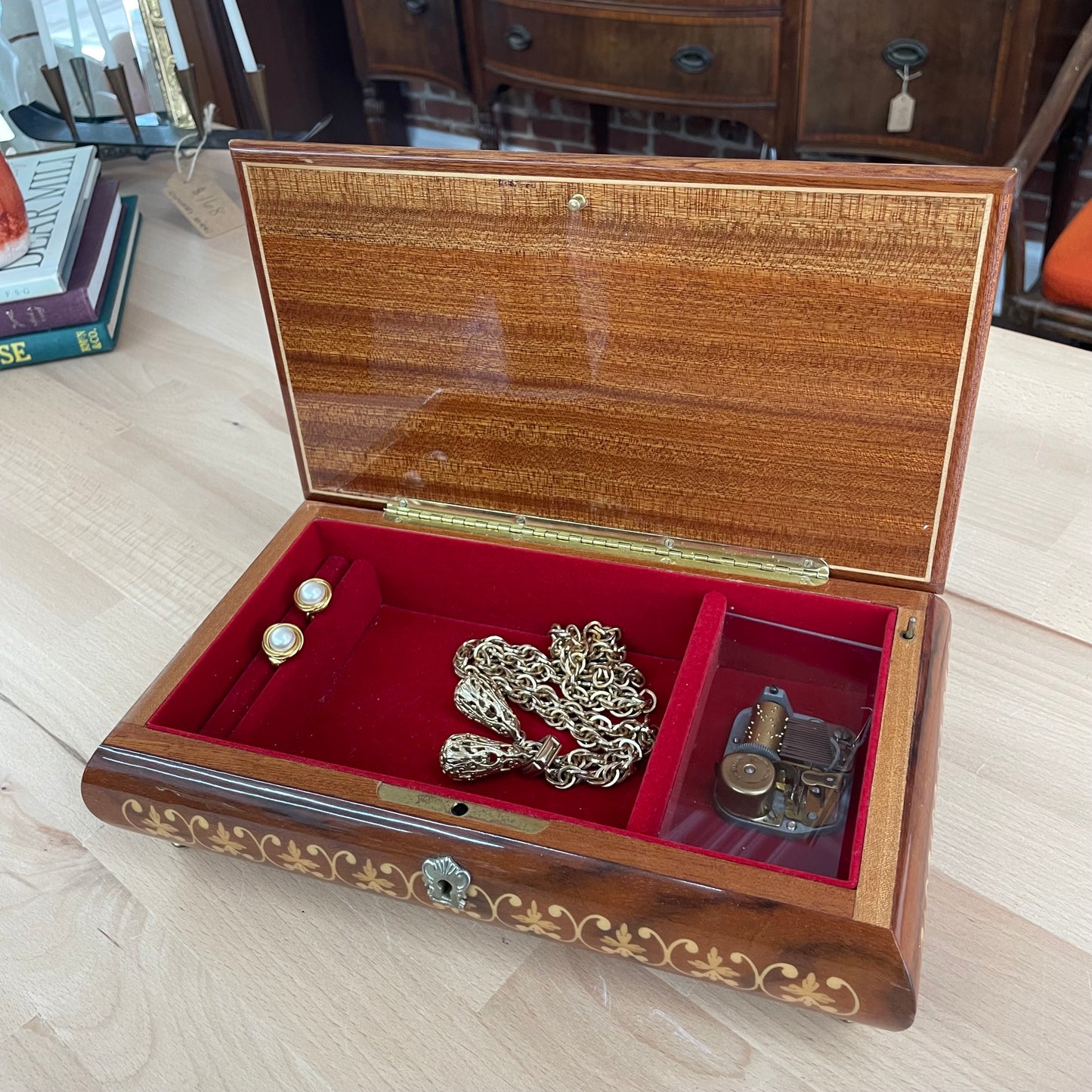 Reuge Inlaid Floral Music Box from Sorrento, Italy (Plays Music)